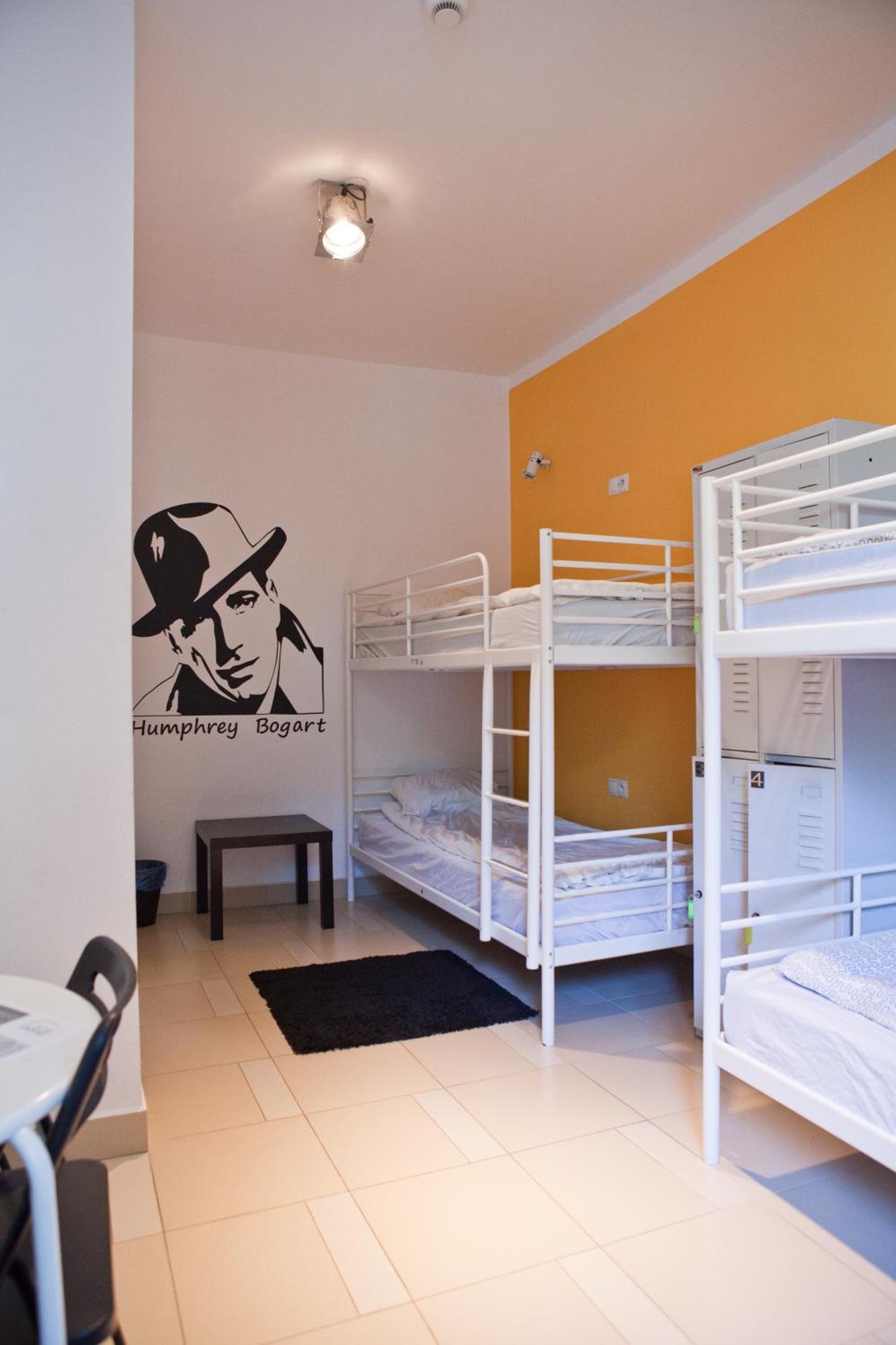 Pepe Hostel Варшава Экстерьер фото